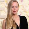 jennifer-lawrence-serum-acido-hialuronico-maquillaje-piel-lisa-kkx--380x380@MujerHoy.jpg